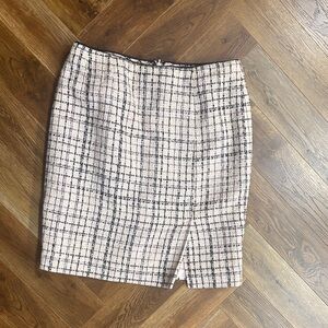 Chic Tweed Pencil Skirt in Cream and Black